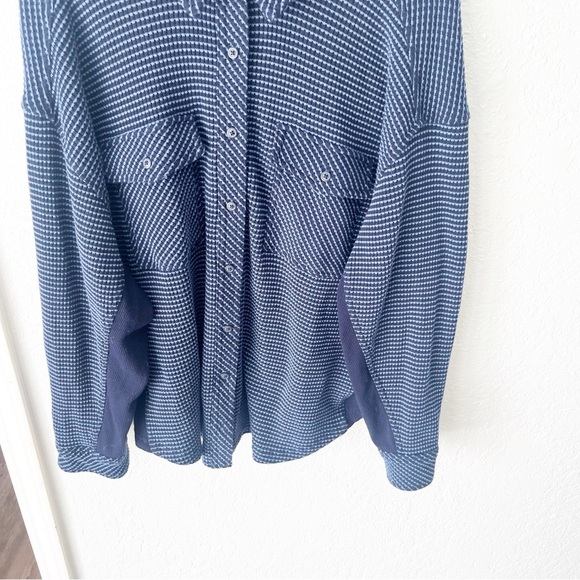 American Eagle Top Women's Medium LumberJane Waffle Shirt Blue Button Thermal - Picture 5 of 9